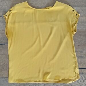 DeCollection | Women's Yellow Top with Button Detail, L